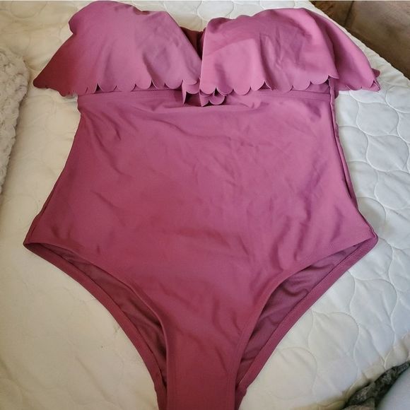 Kona Sol Other - Scalloped flounce one piece kona sol